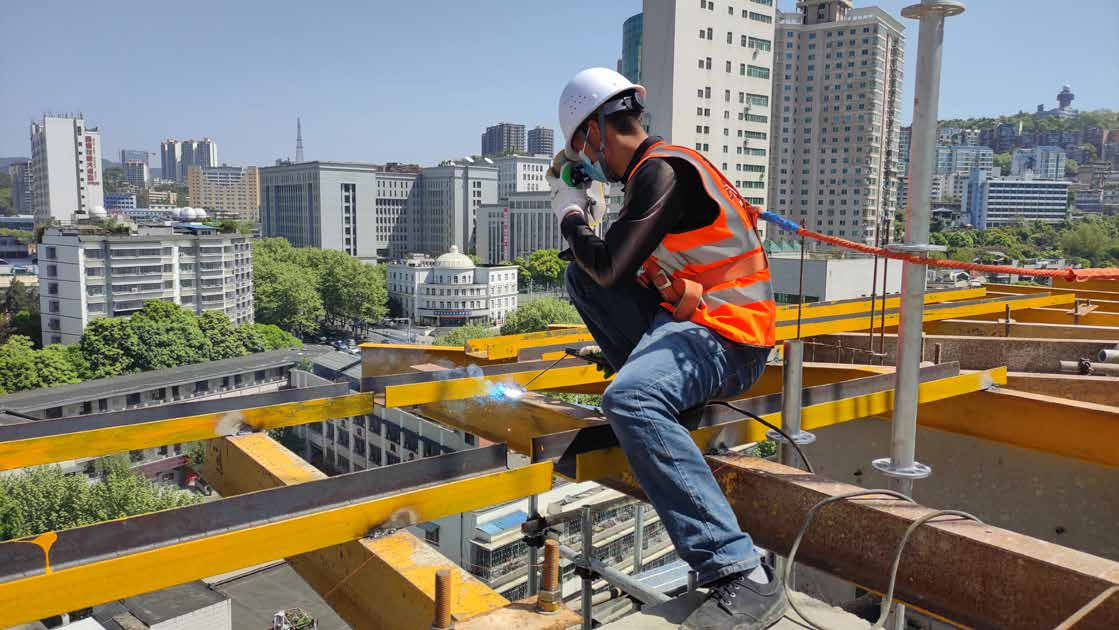 ON THE WORKERS' RIGHT TO CHOOSE TO JOIN THE TRADE UNION——A PERSPECTIVE OF LAW AND ECONOMICS ANALYSIS